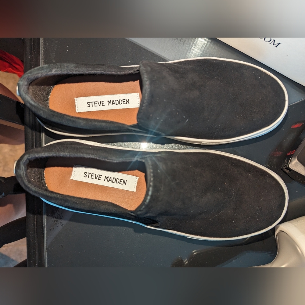 Steve Madden gills black suede slip ons